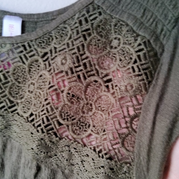 Green flower tee - Picture 3 of 3